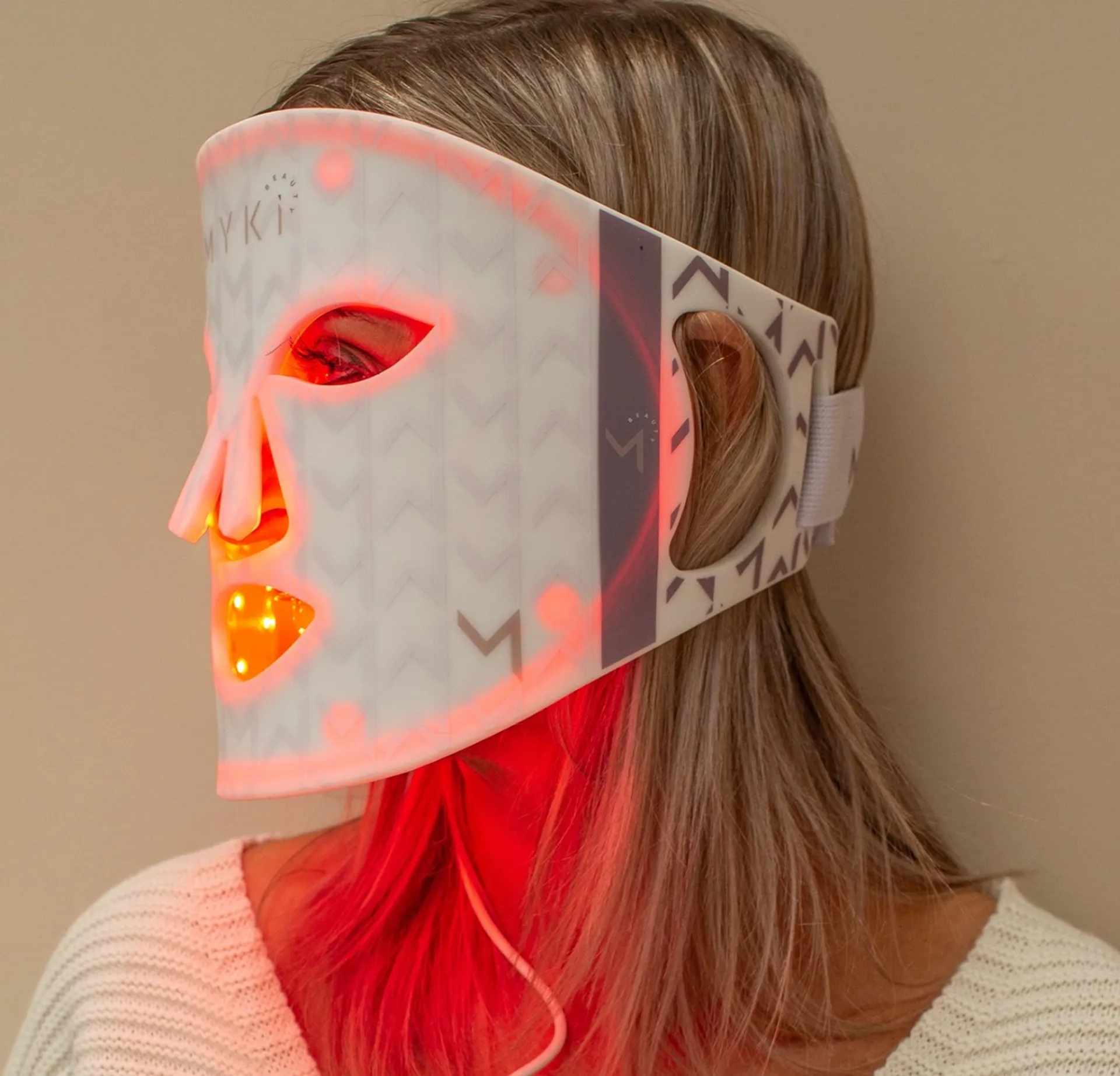 lady wearing face mask using red light setting